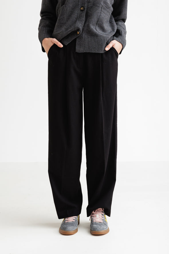 Kaj Trousers Black