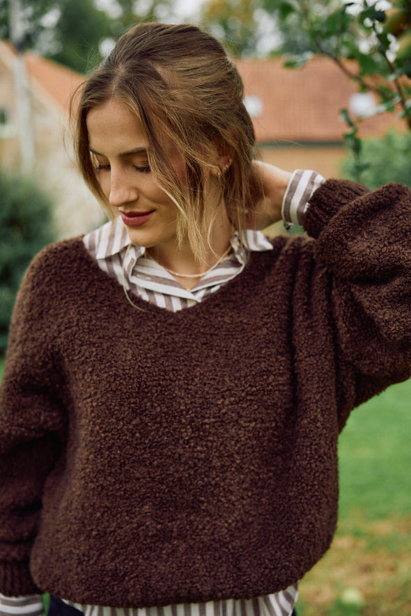Noah V Teddy Knit Chocolate