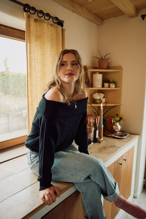 Sawa Offshoulder Sweater Black