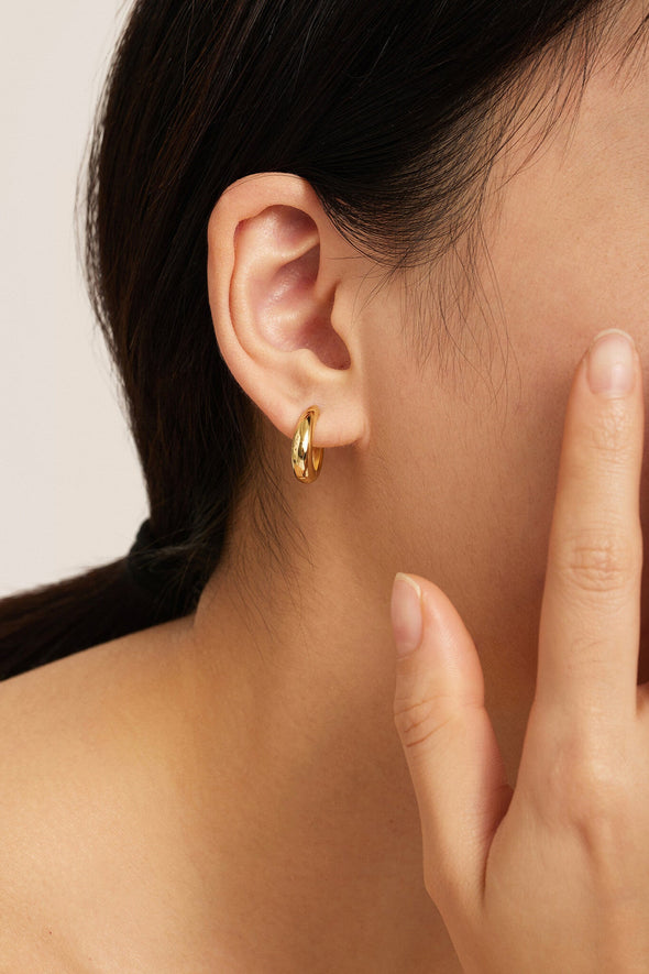 Joanne Oval Earring