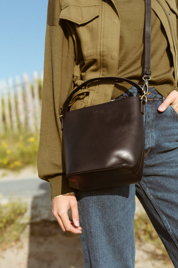 Bobbi Bucket Bag Black Classic Leather - O My Bag -  Black leather bucket bag with antique brass hardware