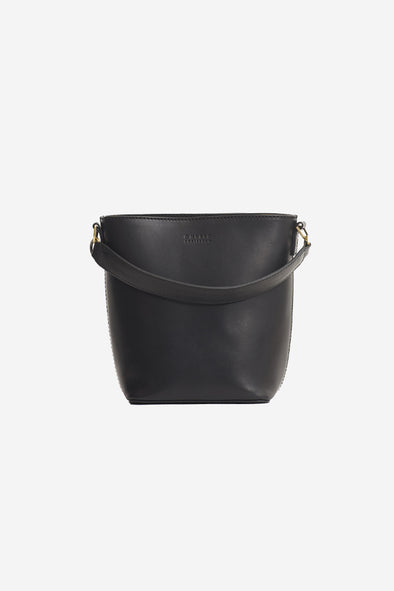 Bobbi Bucket Bag Black Classic Leather - O My Bag -  Black leather bucket bag with antique brass hardware