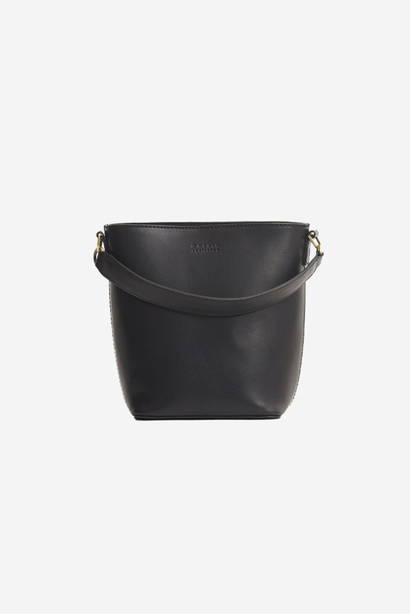 Bobbi Bucket Bag Black Classic Leather - O My Bag -  Black leather bucket bag with antique brass hardware