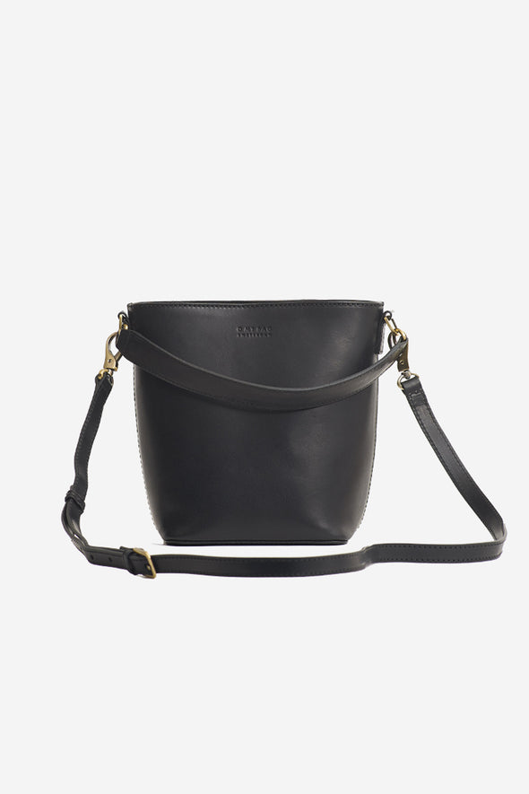 Bobbi Bucket Bag Black Classic Leather - O My Bag -  Black leather bucket bag with antique brass hardware