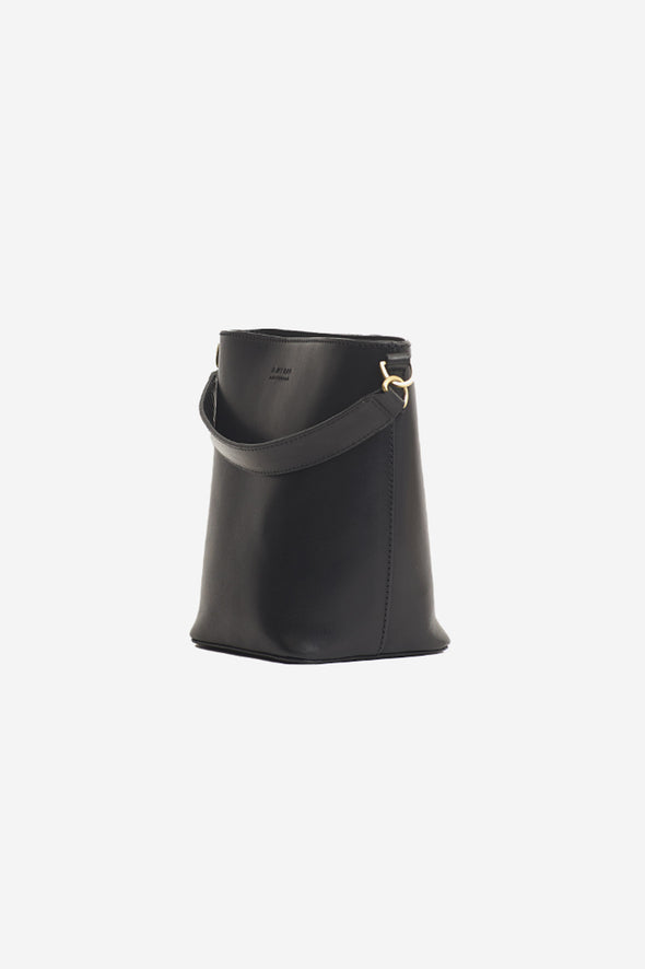 Bobbi Bucket Bag Black Classic Leather - O My Bag -  Black leather bucket bag with antique brass hardware