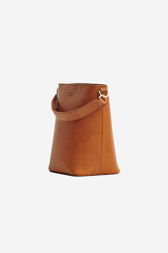 Bobbi Bucket Bag Cognac Classic Leather - O My Bag - Cognac bucket bag with adjustable and detachable shoulder strap